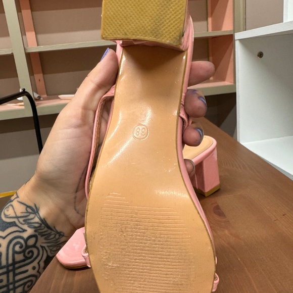 Cute small heal pink strappy sandal - Picture 3 of 3